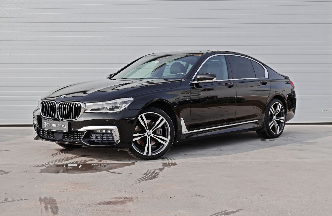 Detailed view of the car