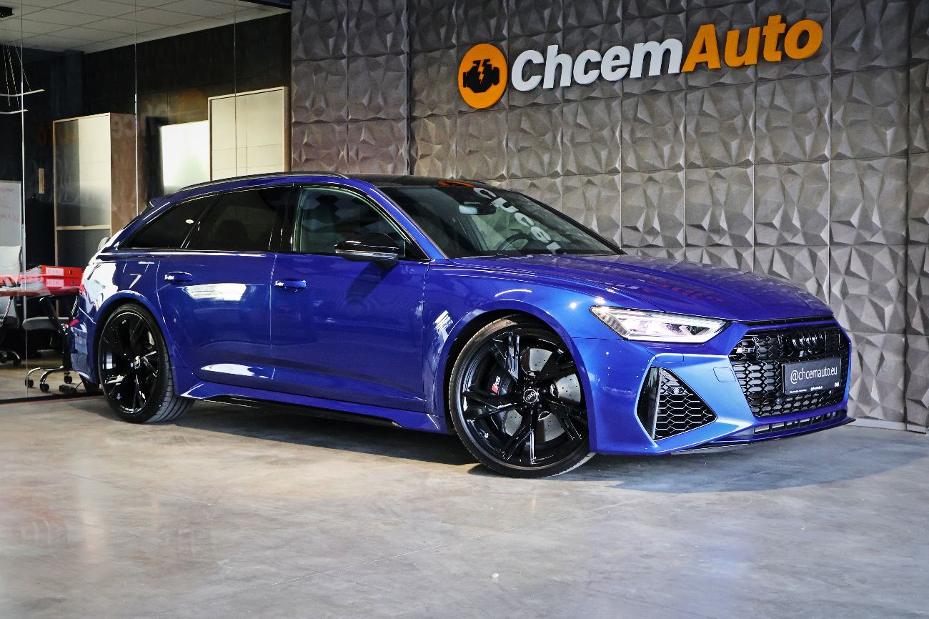 Detailed view of the car