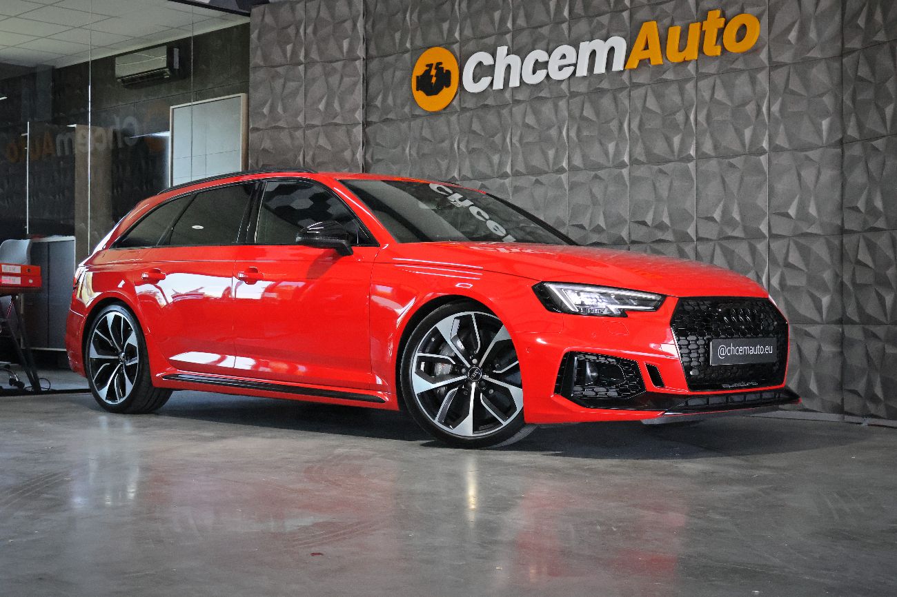 Detailed view of the car