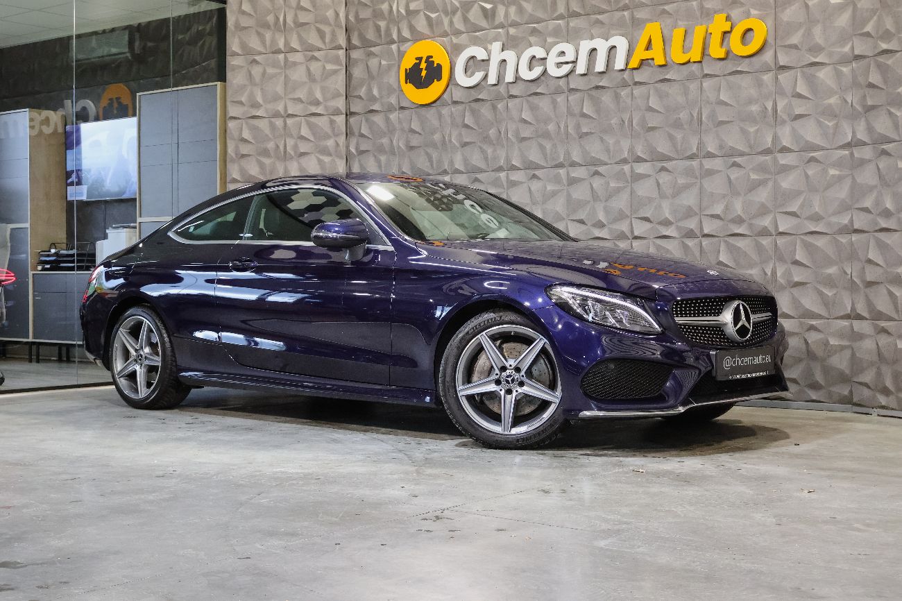 Detailed view of the car