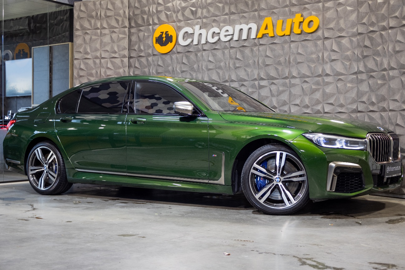 Detailed view of the car