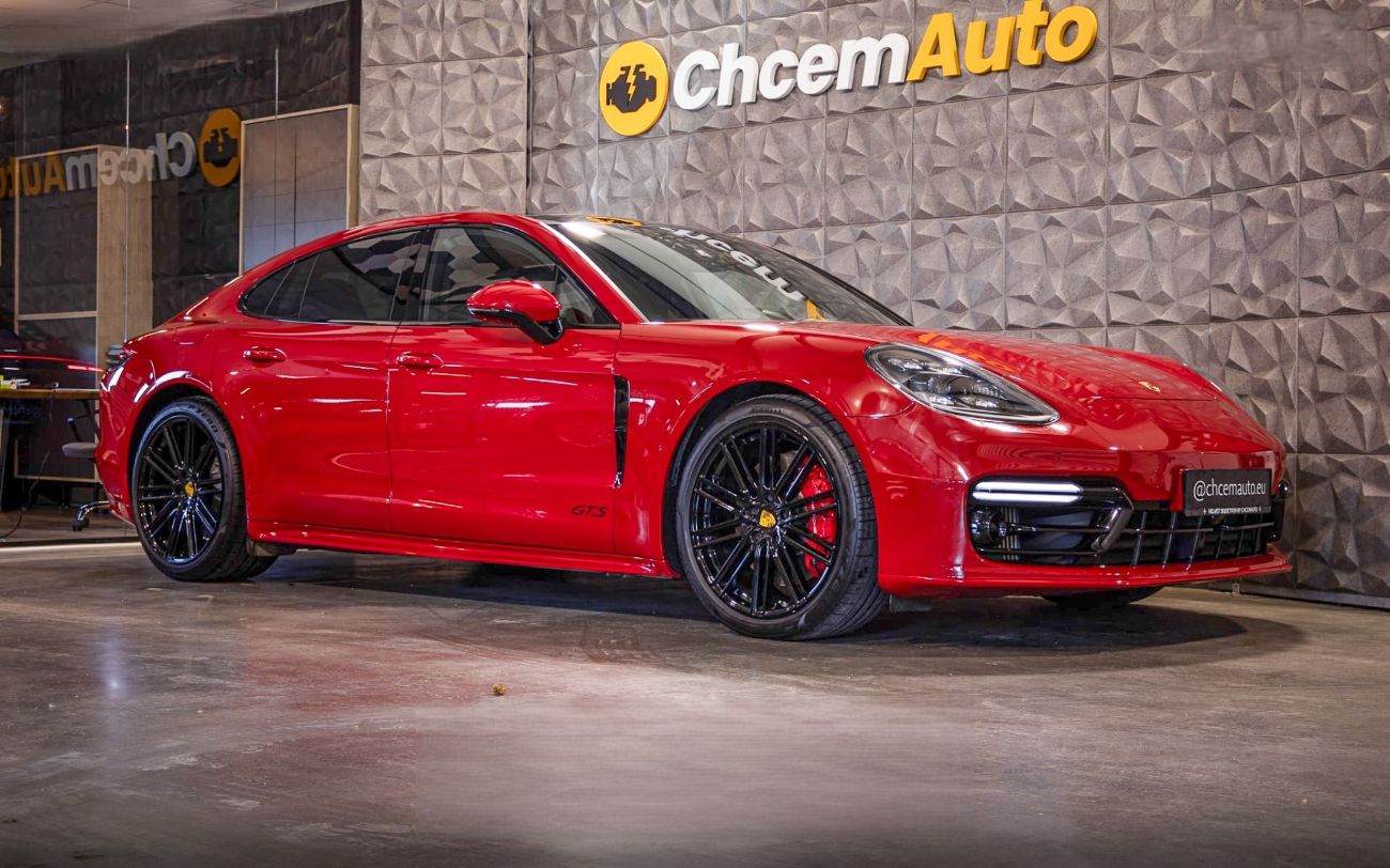 Detailed view of the car