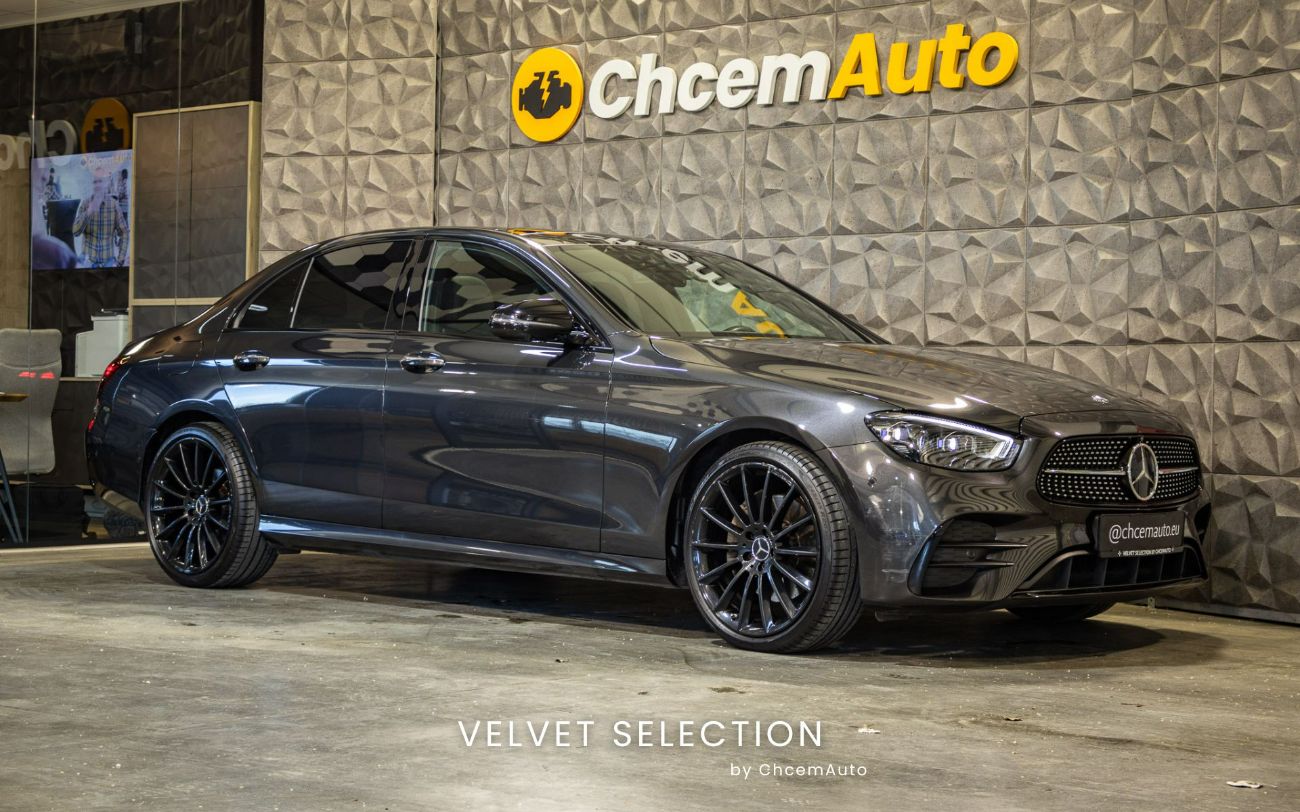 Detailed view of the car