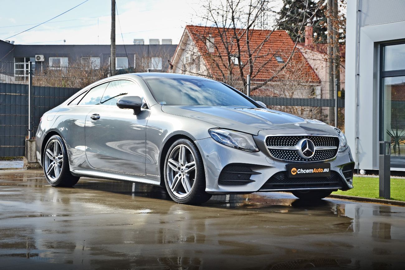 Detailed view of the car