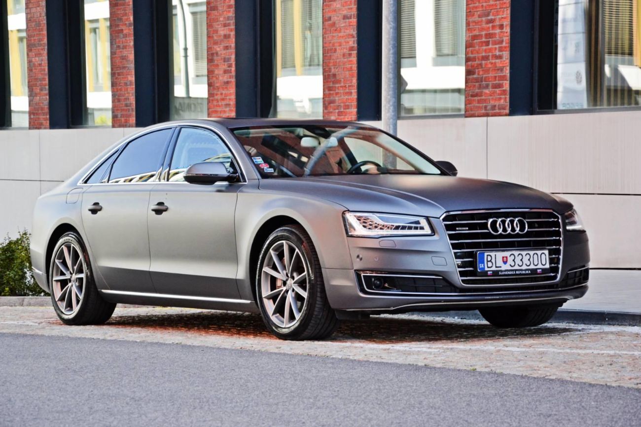 Detailed view of the car
