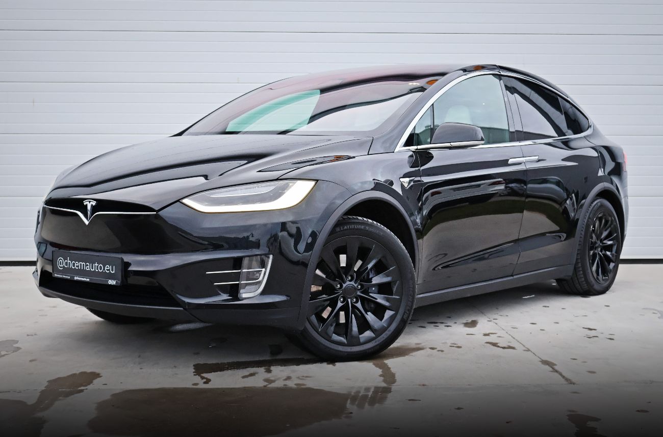 Detailed view of the car